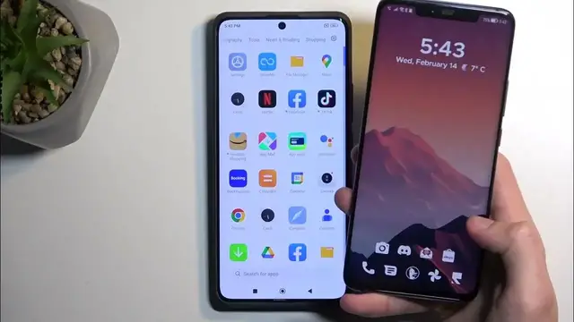 'Video thumbnail for Top Tricks for Samsung Galaxy Z Fold 2 – Hidden Modes / Best Features'