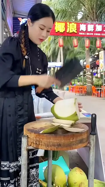 'Video thumbnail for Coconut cutting new style'
