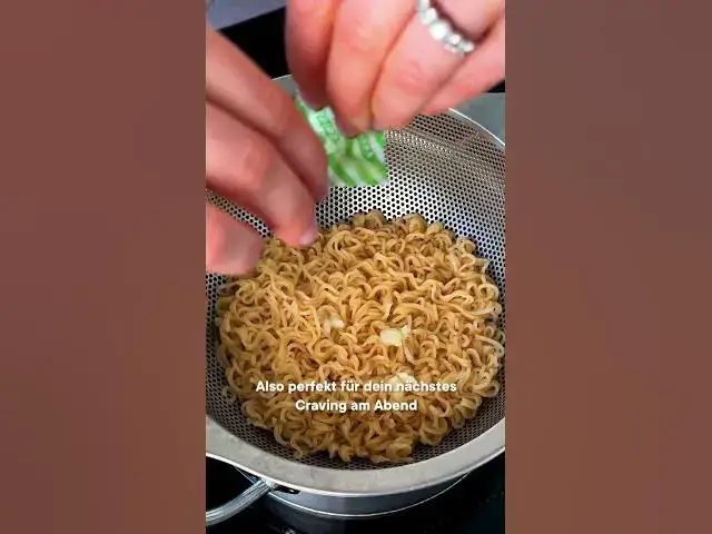 'Video thumbnail for Virale Ramen Carbonara - der neueste TikTok-Trend #shorts'