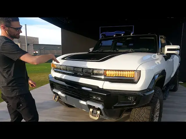 'Video thumbnail for GMC HUMMER EV Design Walkaround With Brian Malczewski'