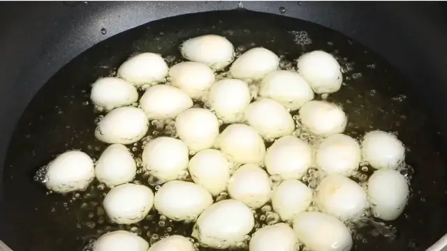 'Video thumbnail for Tiger Skin Eggs: More Delicious Quail Eggs Version'