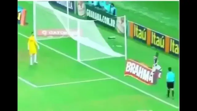 'Video thumbnail for لاعب يتلاعب بثلاثة لاعبين ويسجل هدف 2016'