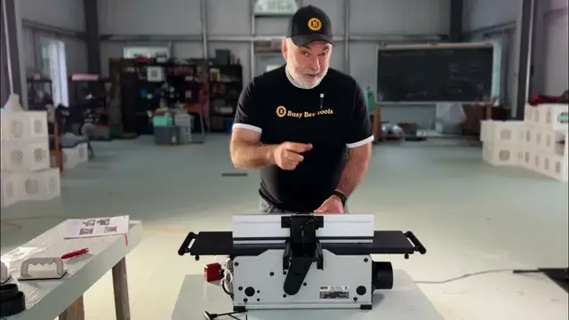 'Video thumbnail for 61VIDEO benchtop jointer unboxing'