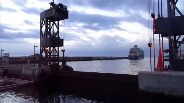'Video thumbnail for Schleusentor im Hafen von Santa Cruz de La Palma'