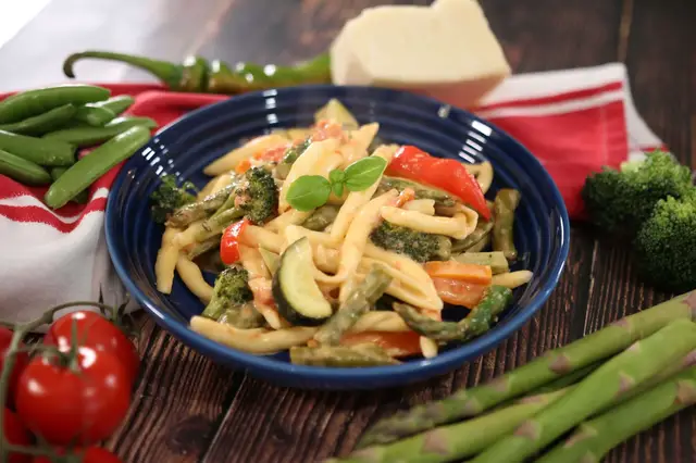 'Video thumbnail for Pasta Primavera – The Spring Pasta That’s Ready in 20 Minutes!'