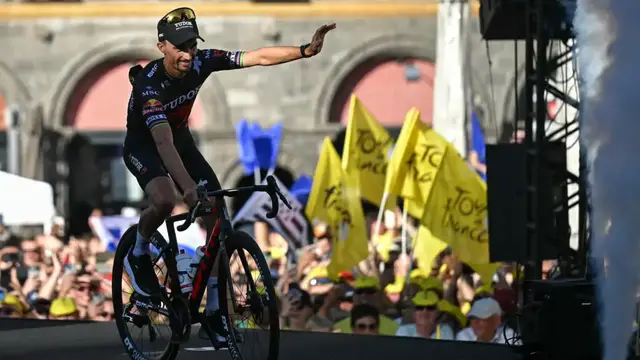 'Video thumbnail for 2025 Tour de France sets off in Lille, with Tadej Pogacar a firm favourite'