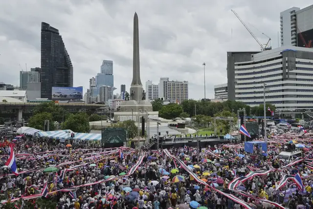 'Video thumbnail for Thousands Protest in Thailand Demanding PM Shinawatra’s Resignation'