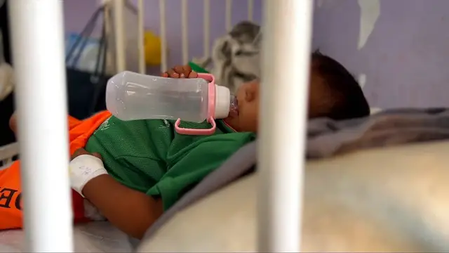 'Video thumbnail for UN: Thousands of Gaza infants face death as formula milk runs out'