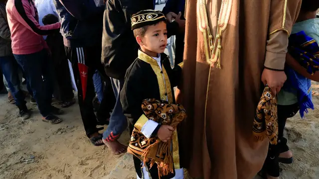 'Video thumbnail for Palestinian mothers visit children’s graves on Eid al-Adha'