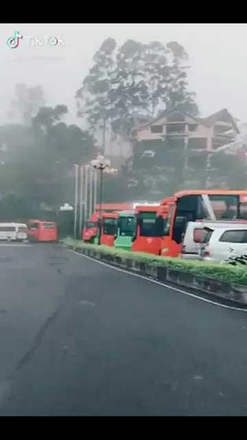 'Video thumbnail for Xe khách phương trang chuẩn bị tới đà lạt'