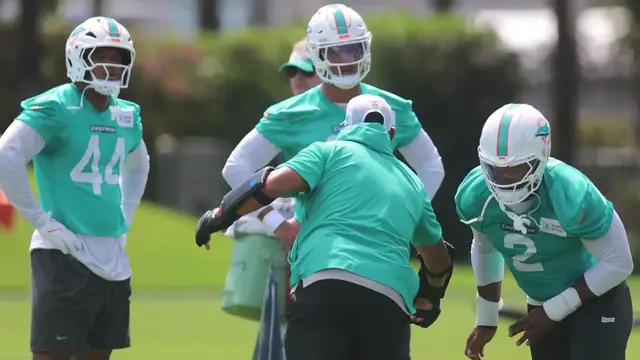'Video thumbnail for Which holdout players are making the RIGHT decision with mandatory minicamps starting up?'