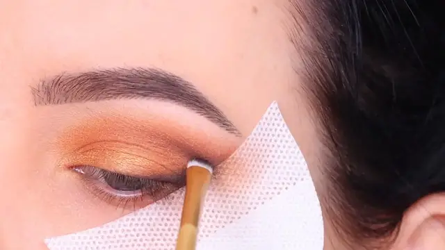 'Video thumbnail for 5 MINUTE Soft Glam Copper Eye Makeup Look'