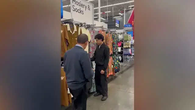 'Video thumbnail for Hijo Honra a Papa Diseñando Camiseta Para Walmart Con Su Foto '