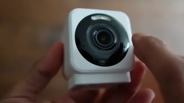 'Video thumbnail for Wyze Cam V4 Unboxing and Setup | What To Expect'