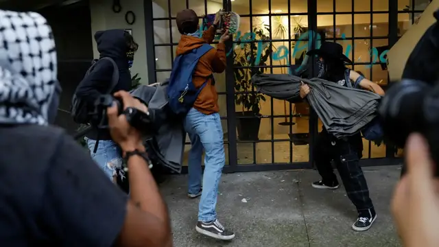 'Video thumbnail for US migrants blamed for Mexico City rent spike, locals protest soaring costs'