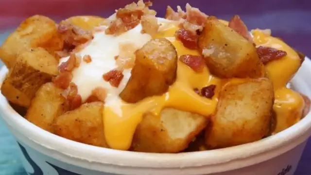 'Video thumbnail for Fast Food Employees Reveal The One Item You Need To Order'