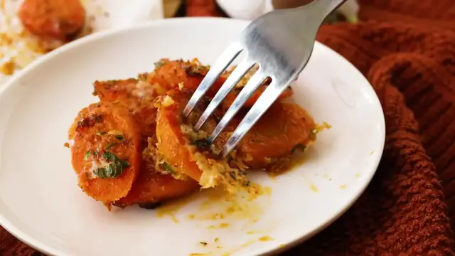 'Video thumbnail for EASY _ HEALTHY Oven or Air Fryer Garlic Parmesan Carrots _ Crispy _ Cheesy(720P_HD)'