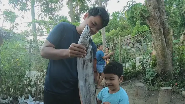 'Video thumbnail for Massive Silver Scabbard Fish'