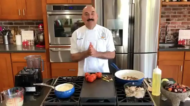 'Video thumbnail for Cómo hacer pollo almendrado'
