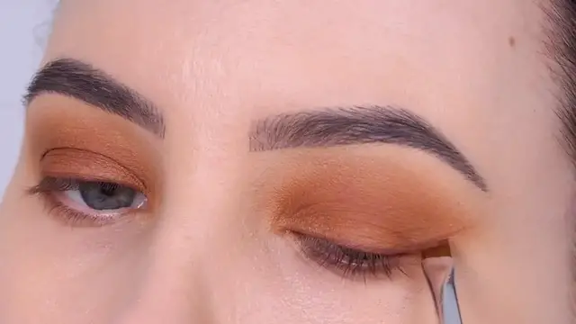 'Video thumbnail for VIRAL Latte Eye Makeup Tutorial'