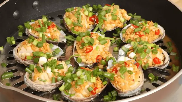 'Video thumbnail for Steamed Abalone Step By Step And Works Quickly'