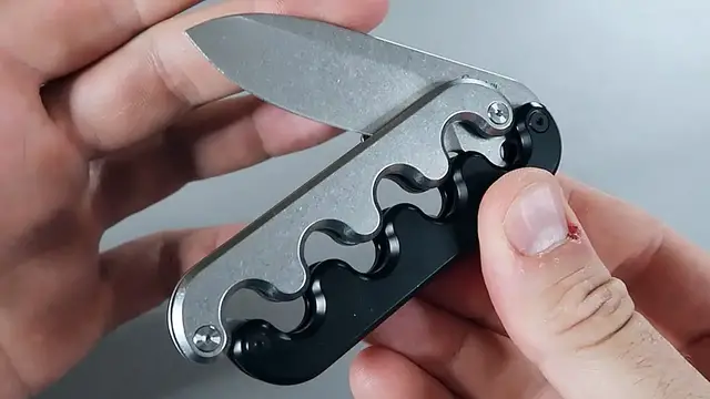 'Video thumbnail for 5 Knives You Don't Hand to Non Knife People!'