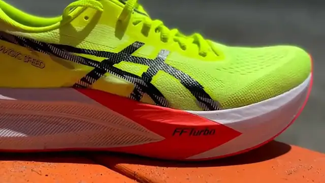 Mens ASICS Magic Speed 4 Running Shoe