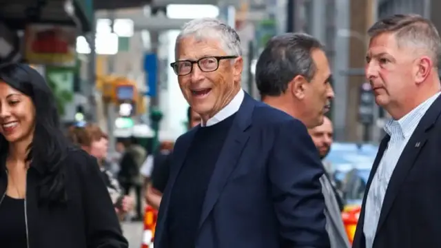 'Video thumbnail for Bill Gates says Mark Zuckerberg is off to “a very good start” in plan to donate 90% of his wealth'