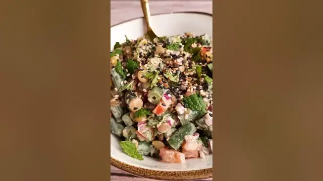 'Video thumbnail for Salada de lentilha super refrescante e saudável'