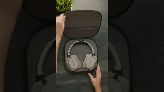 'Video thumbnail for Nothing Headphone (1) unboxing!'