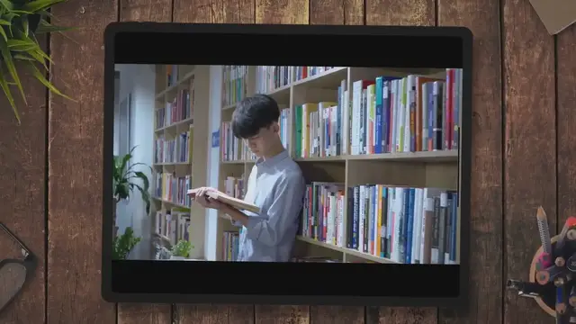 'Video thumbnail for Playing With Prose: ‘House of Leaves’ Shows the Value of Experimental Literature'