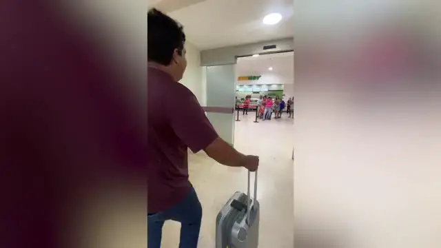 'Video thumbnail for Papá Se Reúne Con Su Familia Después De 28 Años'