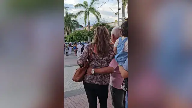 'Video thumbnail for Abuelos Sorprendidos En Colombia Con Nieta Que Nunca Habían Conocido'