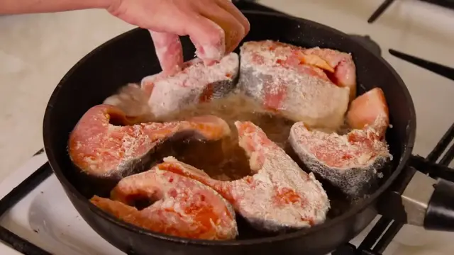'Video thumbnail for Recette Facile Martin Bonheur : Filet de Merlan Savoureux en Quelques Minutes'