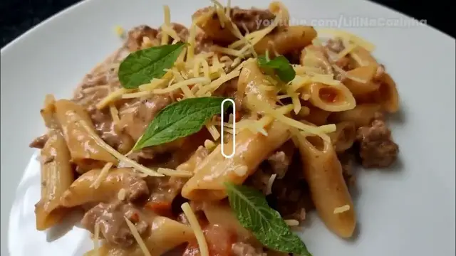 'Video thumbnail for Tem macarrão e carne aí? Veja como fazer macarrão com carne moída cremoso e gostoso!'