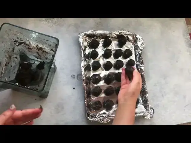 'Video thumbnail for Making Peppermint Oreo Truffles'