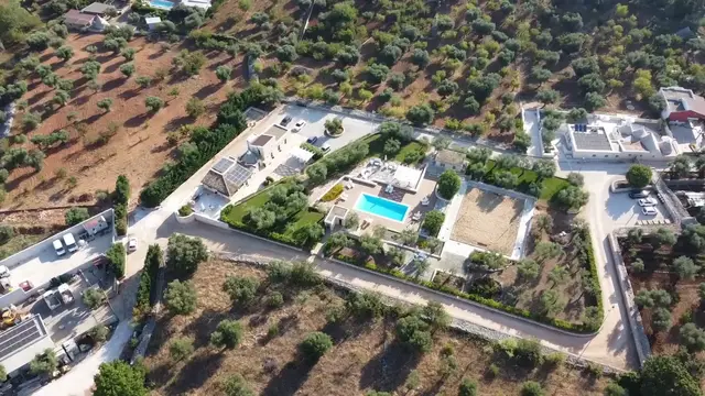 'Video thumbnail for The Obamas: Luxury, Controversy & Speculation'