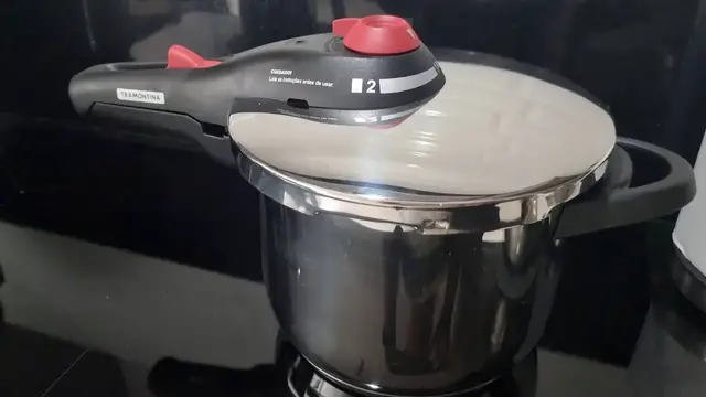 'Video thumbnail for Panela de pressão Solar Tramontina Inox é boa? Avaliação após 1 ano de uso'