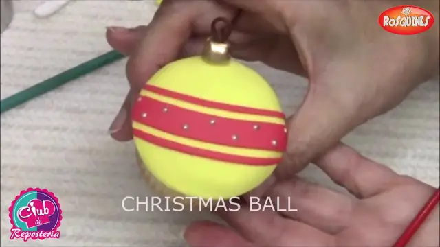 'Video thumbnail for Christmas Ball Cupcake'