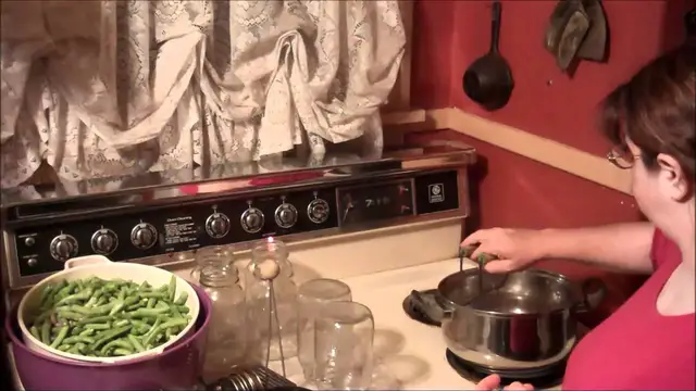 'Video thumbnail for Sterilizing And Packing Canning Jars - Sheri Ann Richerson ExperimentalHomesteader.com'