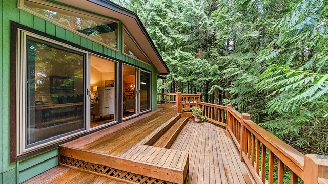 'Video thumbnail for 10 Deck Decorating Ideas For DIYers And Those New To Woodworking'