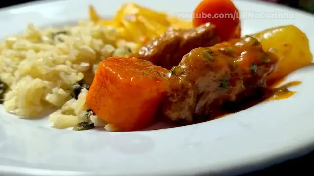 'Video thumbnail for COMO FAZER CARNE DE PANELA COM BATATA E CENOURA: receita perfeita para o dia a dia'
