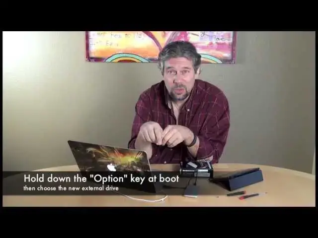'Video thumbnail for OWC Envoy Pro installed in a MacBook Pro (retina)'