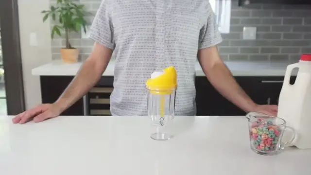 'Video thumbnail for How Does The CrunchCup Work'