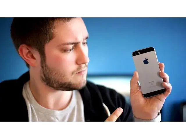 'Video thumbnail for Why I'm keeping the iPhone SE'