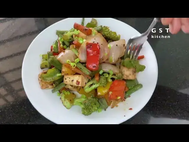 'Video thumbnail for Healthy Vegetable Stir Fry | Quick Weight Loss Meal 🌱🔥'