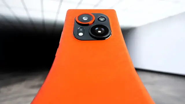 'Video thumbnail for I've never seen a smartphone do this...'
