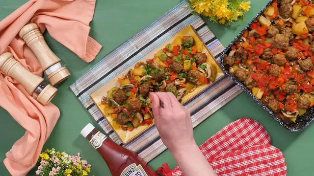 'Video thumbnail for Baked meatballs on a bed of vegetables recipe'