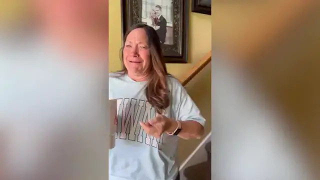 'Video thumbnail for Seven Sisters From Five Different States Return Home To Surprise Mom After 2 Years'