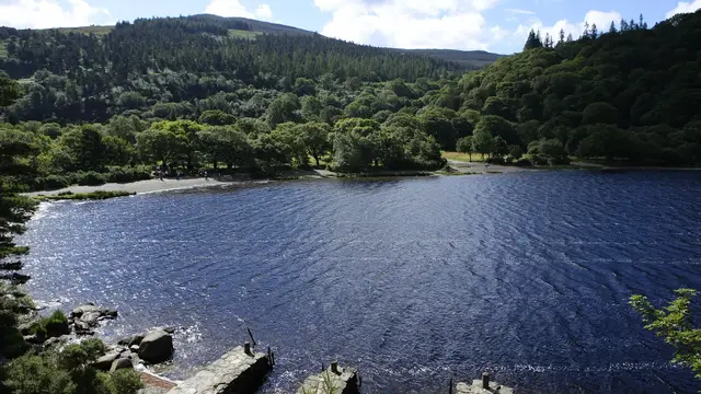 'Video thumbnail for Glendalough - Wanderung zu den Klosterruinen'